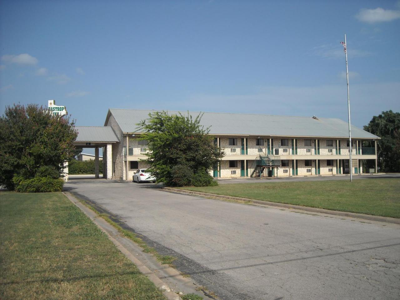 Bastrop Inn Экстерьер фото