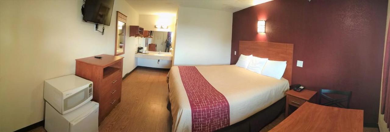 Bastrop Inn Экстерьер фото